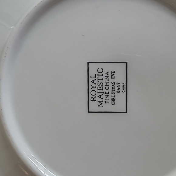 ROYAL MAJESTIC FINE CHINA 'CHRISTMAS EVE' PLATES SET OF 4 - Picture 8 of 15